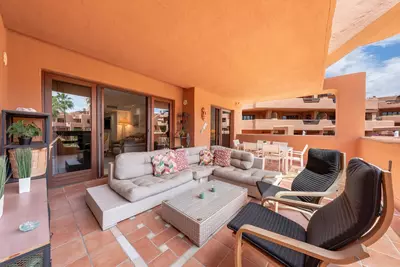 Middle Floor Apartment in Estepona