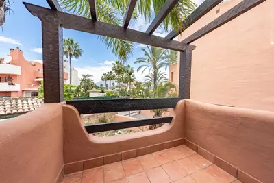 Middle Floor Apartment in Estepona