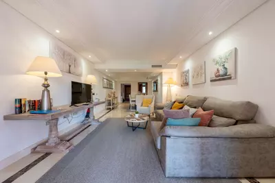 Middle Floor Apartment in Estepona