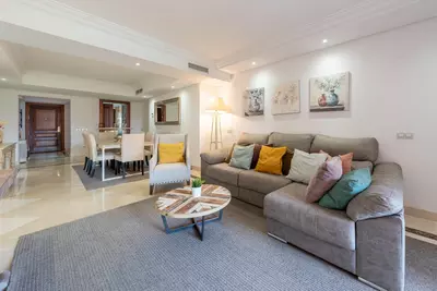 Middle Floor Apartment in Estepona