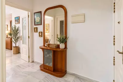Middle Floor Apartment in Nueva Andalucía