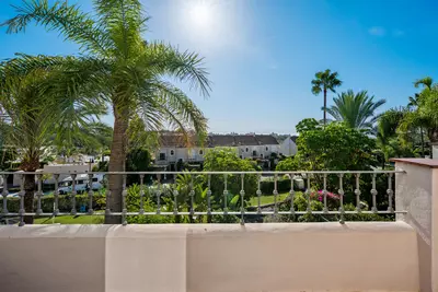 Townhouse in El Paraiso