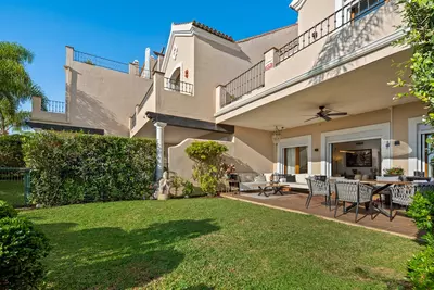 Townhouse in El Paraiso