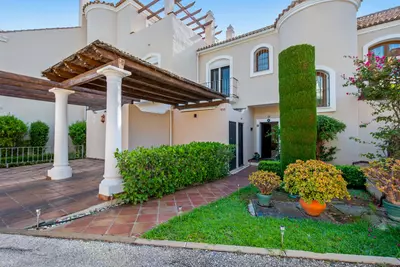 Townhouse in El Paraiso