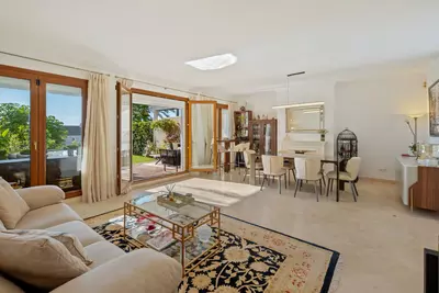 Townhouse in El Paraiso