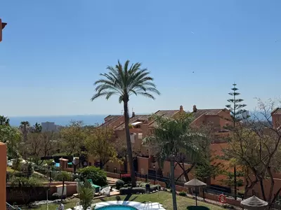 Middle Floor Apartment in Elviria