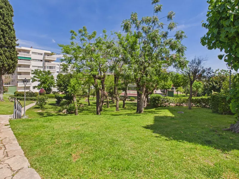 Middle Floor Apartment in Estepona