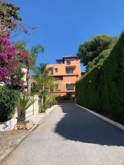 Middle Floor Apartment in Estepona