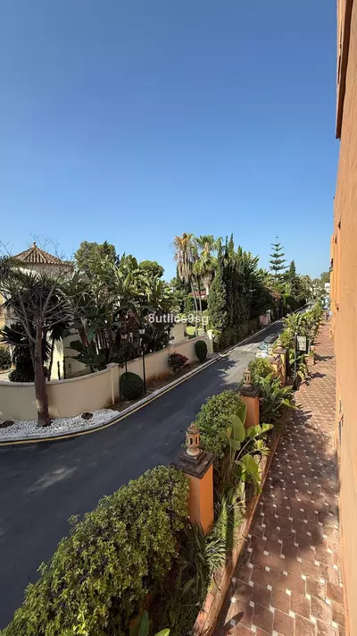 Middle Floor Apartment in Estepona