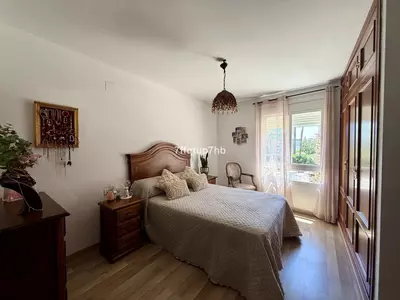Middle Floor Apartment in Estepona