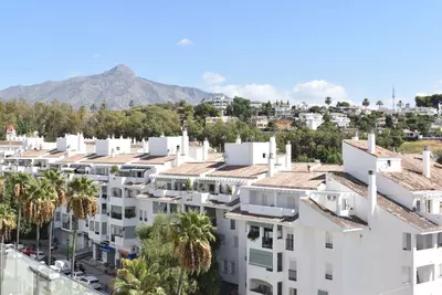 Middle Floor Apartment in Nueva Andalucía