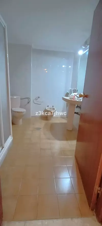 Middle Floor Apartment in Estepona