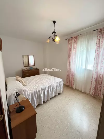 Middle Floor Apartment in Estepona