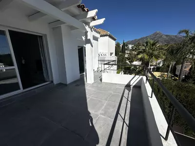 Middle Floor Apartment in Nueva Andalucía