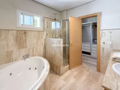 Detached Villa in Guadalmina Baja