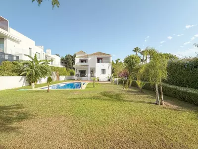 Detached Villa in Guadalmina Baja