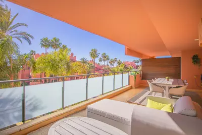 Middle Floor Apartment in Estepona