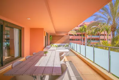 Middle Floor Apartment in Estepona