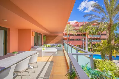 Middle Floor Apartment in Estepona