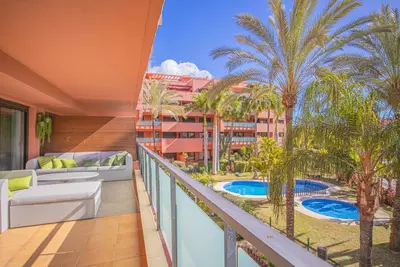Middle Floor Apartment in Estepona