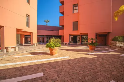 Middle Floor Apartment in Estepona