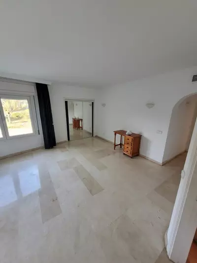 Middle Floor Apartment in Estepona