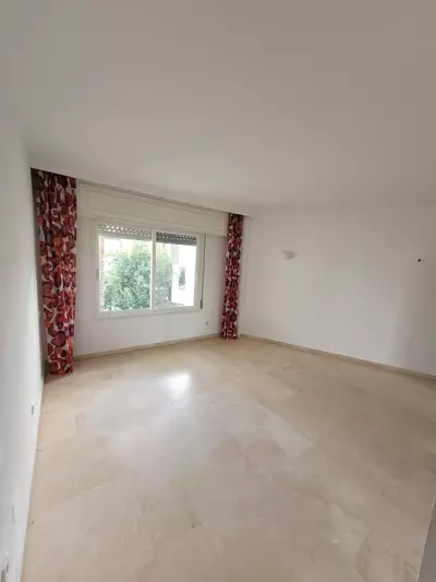 Middle Floor Apartment in Estepona