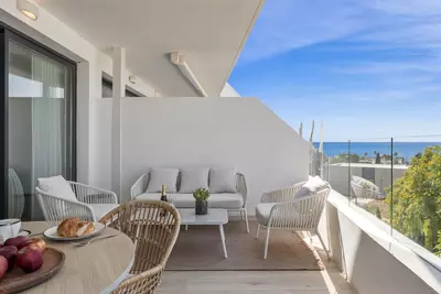 Middle Floor Apartment in Estepona