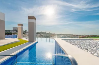 Middle Floor Apartment in Nueva Andalucía