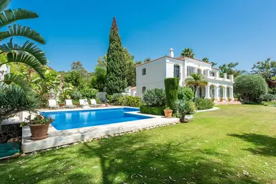 Detached Villa in Nueva Andalucía