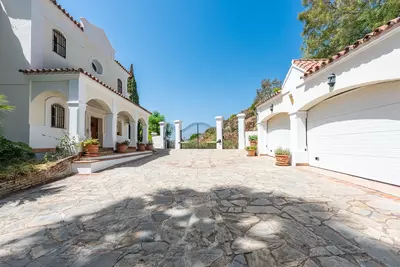 Detached Villa in Nueva Andalucía