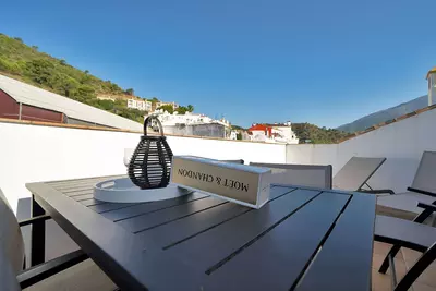 Top Floor Apartment in Benahavís