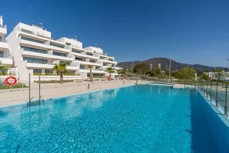 Middle Floor Apartment in Estepona