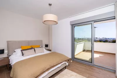 Middle Floor Apartment in Estepona