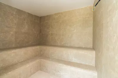Middle Floor Apartment in Estepona