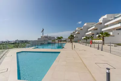 Middle Floor Apartment in Estepona