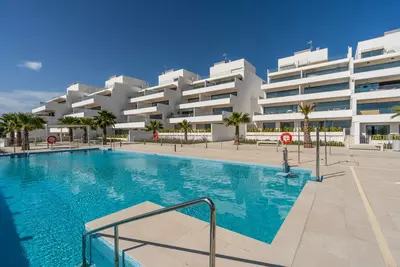 Middle Floor Apartment in Estepona