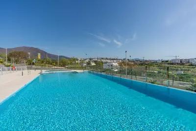 Middle Floor Apartment in Estepona