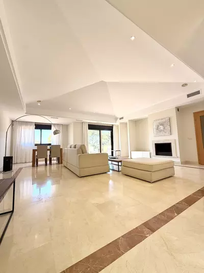 Top Floor Apartment in Puerto Banús