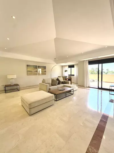 Top Floor Apartment in Puerto Banús