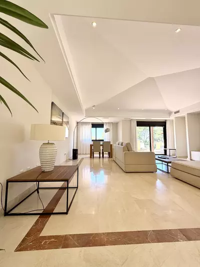 Top Floor Apartment in Puerto Banús