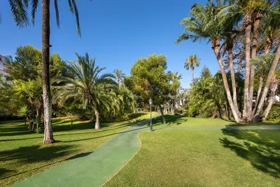 Middle Floor Apartment in Puerto Banús