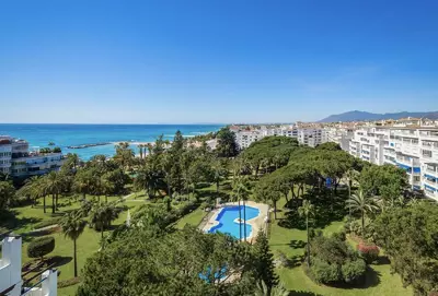Middle Floor Apartment in Puerto Banús
