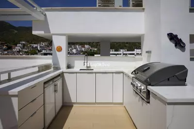 Top Floor Apartment in Benahavís