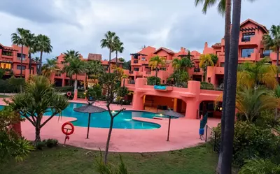 Middle Floor Apartment in Estepona