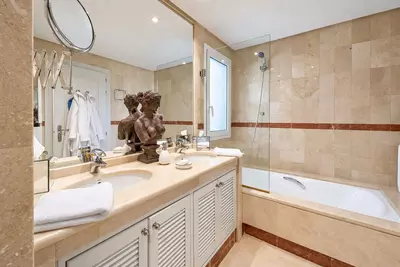 Middle Floor Apartment in Puerto Banús