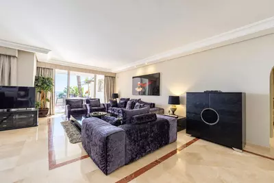 Middle Floor Apartment in Puerto Banús