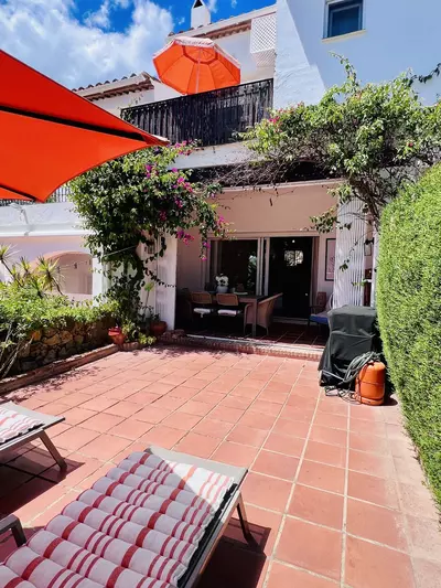 Townhouse in El Paraiso