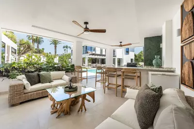 Detached Villa in Bel Air