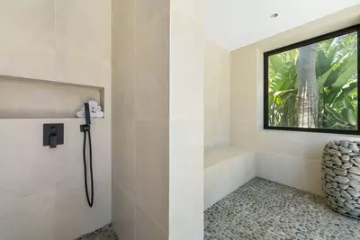 Detached Villa in Bel Air